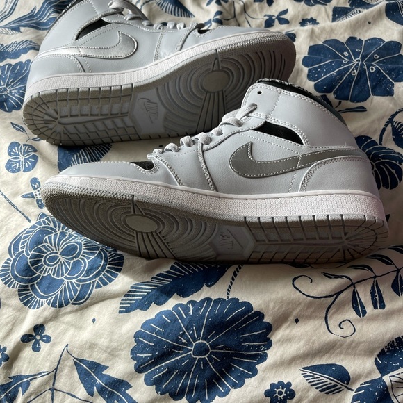 Jordan 1 mid pure platinum - Picture 4 of 6